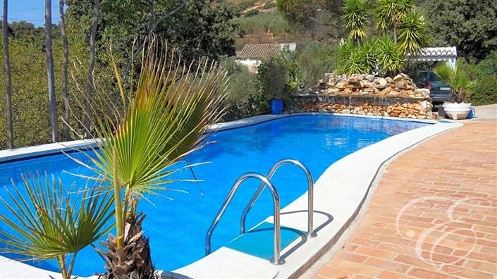 Image No.3-6 Bed Property for sale