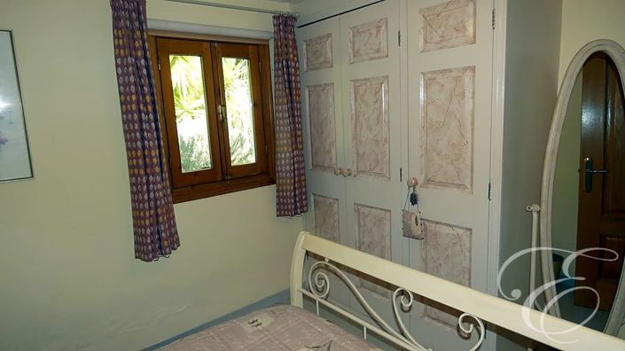 Image No.20-6 Bed Property for sale