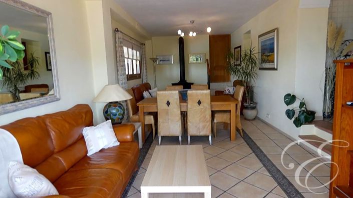 Image No.26-6 Bed Property for sale