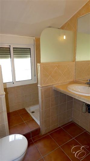 Image No.8-5 Bed Property for sale