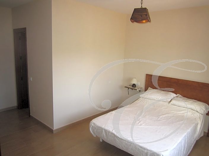 Image No.11-3 Bed Property for sale