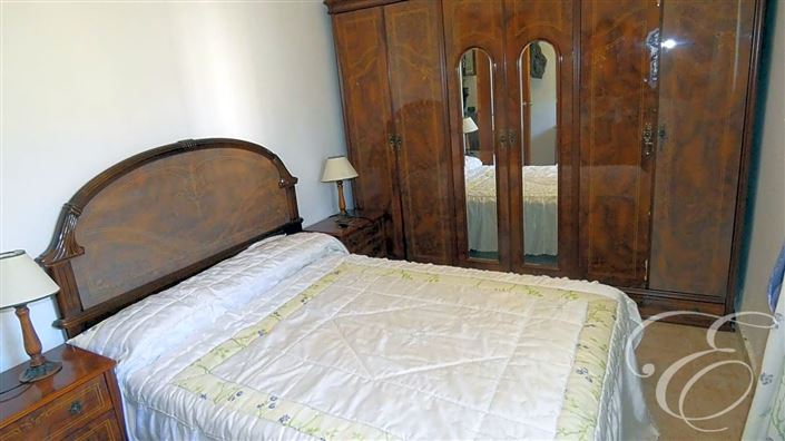 Image No.13-6 Bed Property for sale