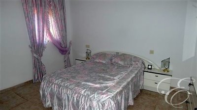 9de83eda-0003693412