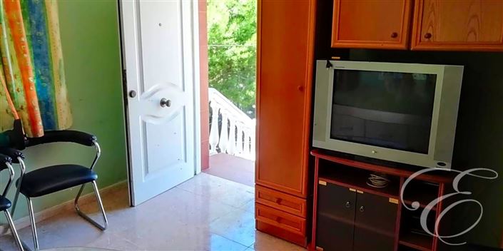 Image No.18-6 Bed Property for sale