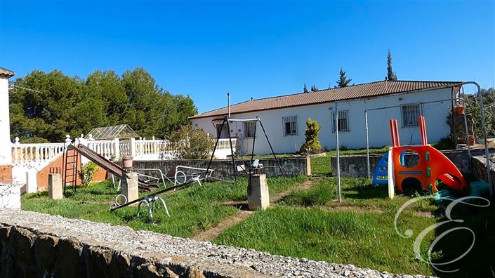 Image No.19-6 Bed Property for sale