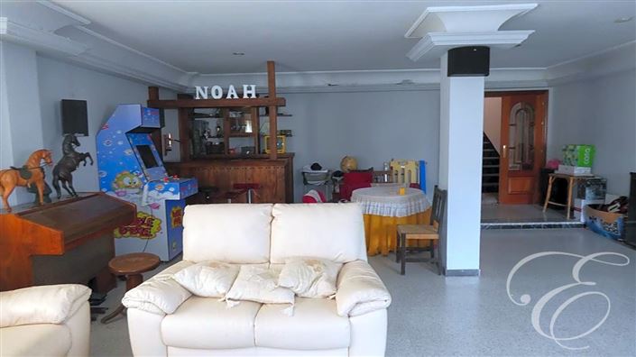 Image No.14-7 Bed Property for sale