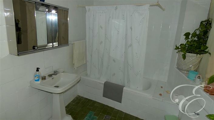 Image No.8-5 Bed Property for sale