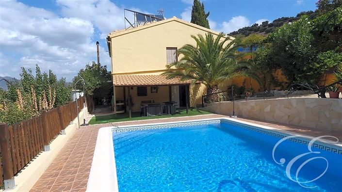 Image No.2-Propriété de 6 chambres à vendre à Iznájar