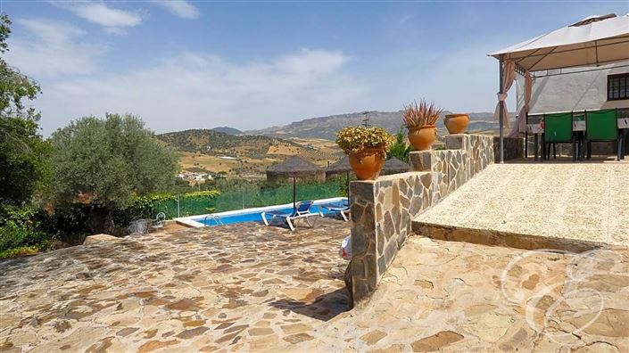 Image No.19-6 Bed Property for sale