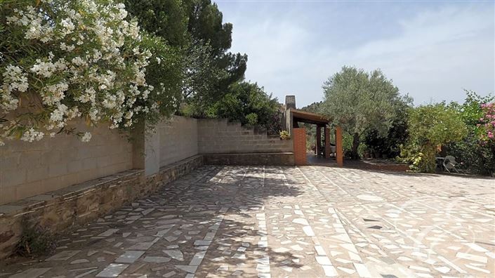 Image No.24-6 Bed Property for sale