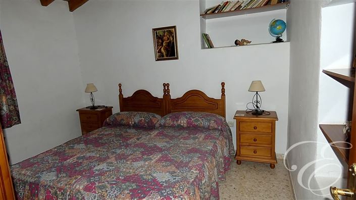 Image No.7-6 Bed Property for sale