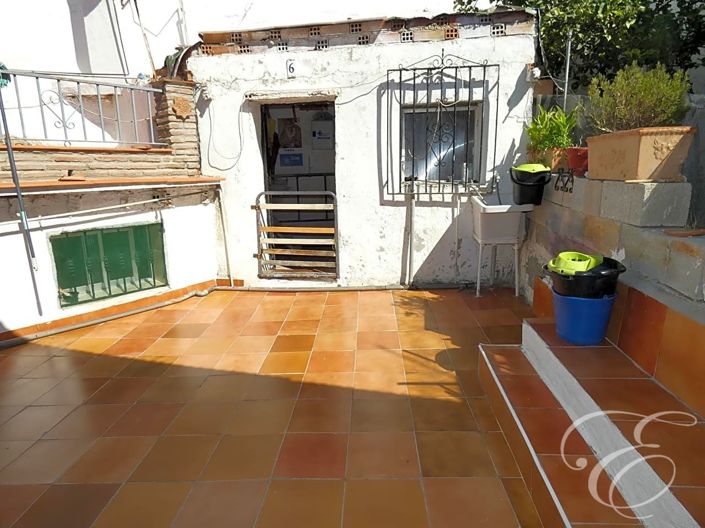 Image No.12-3 Bed Property for sale