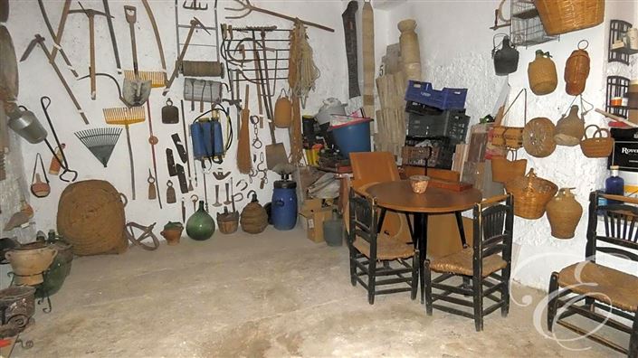 Image No.15-5 Bed Property for sale