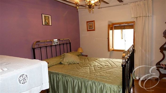 Image No.16-5 Bed Property for sale