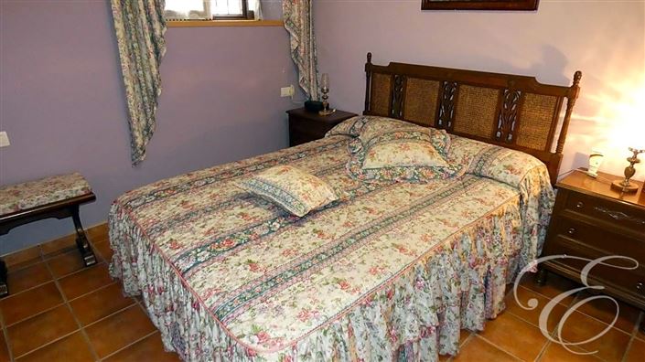 Image No.5-5 Bed Property for sale