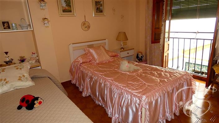 Image No.19-4 Bed Property for sale