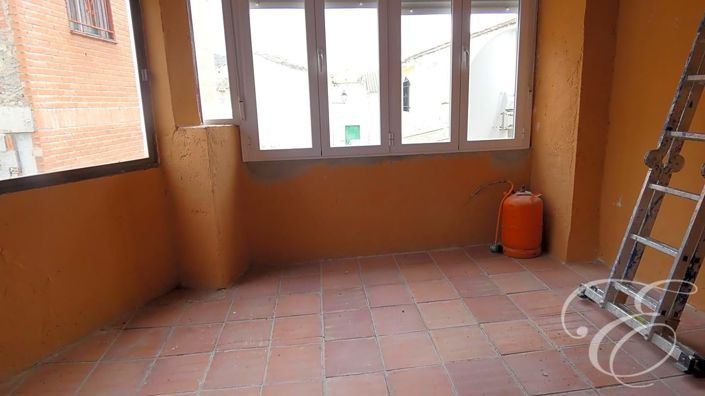 Image No.17-6 Bed Property for sale