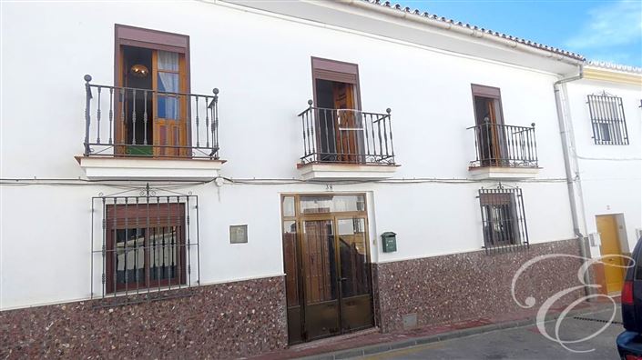 Image No.13-6 Bed Property for sale