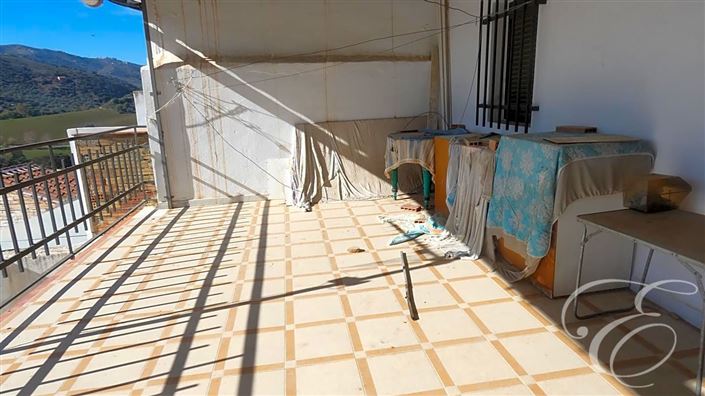 Image No.3-6 Bed Property for sale