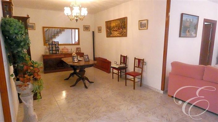 Image No.5-6 Bed Property for sale