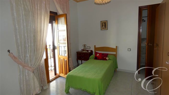 Image No.9-6 Bed Property for sale