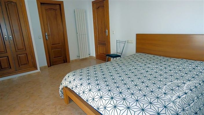 Image No.12-4 Bed Property for sale