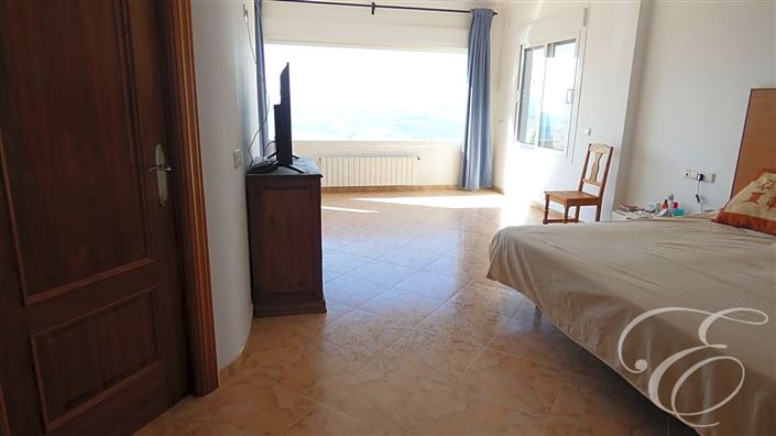 Image No.15-4 Bed Property for sale