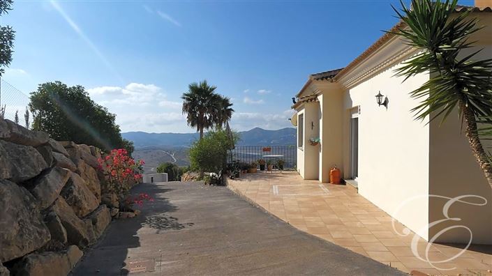 Image No.27-4 Bed Property for sale