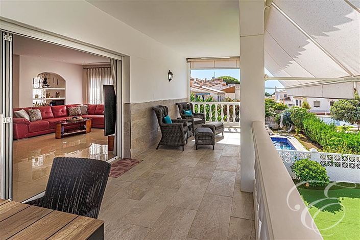 Image No.11-6 Bed Property for sale