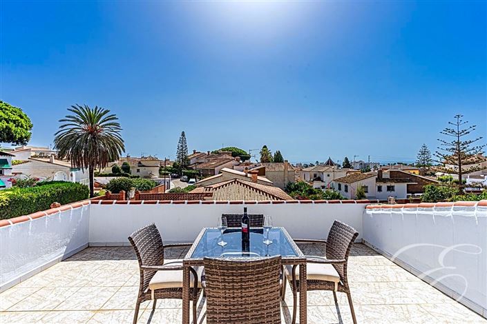 Image No.19-6 Bed Property for sale