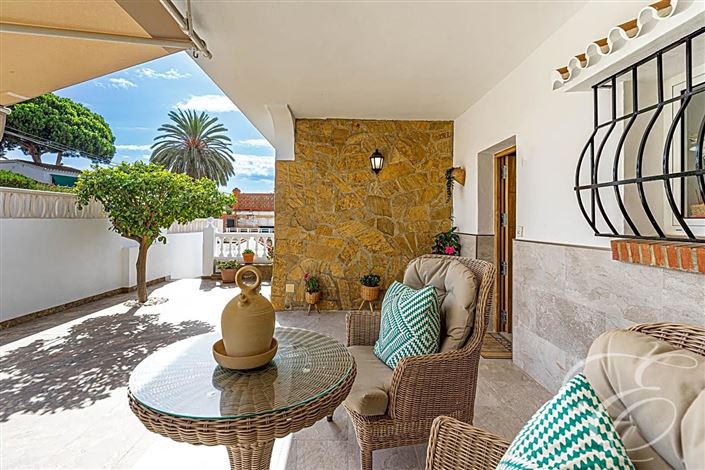 Image No.3-6 Bed Property for sale