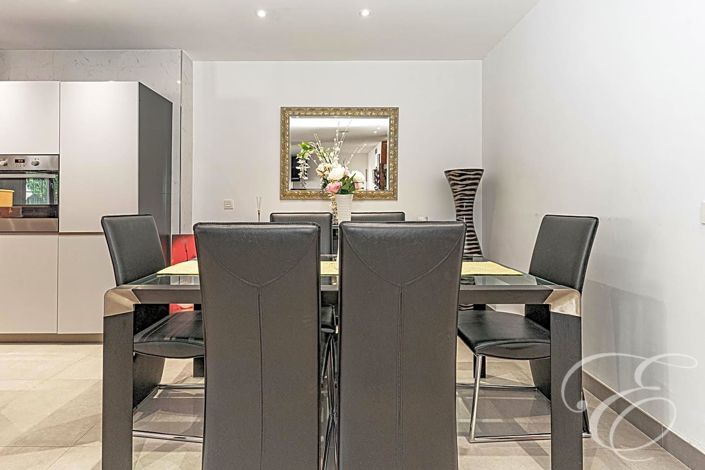 Image No.22-6 Bed Property for sale