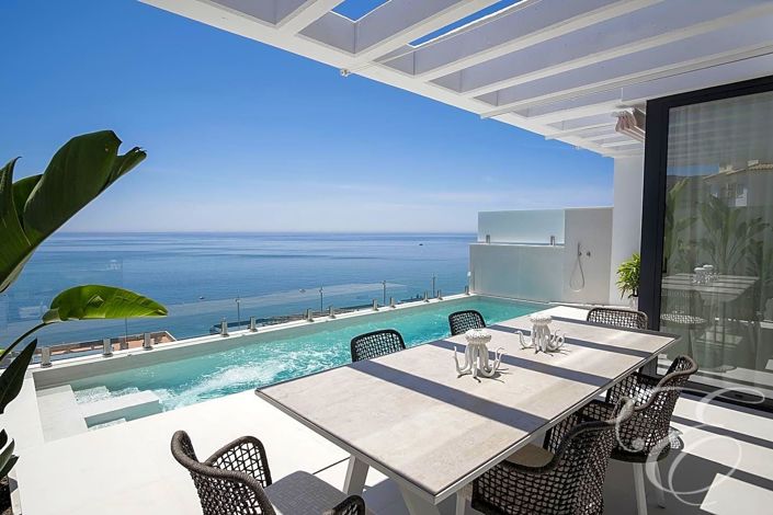 Image No.1-4 Bed Property for sale