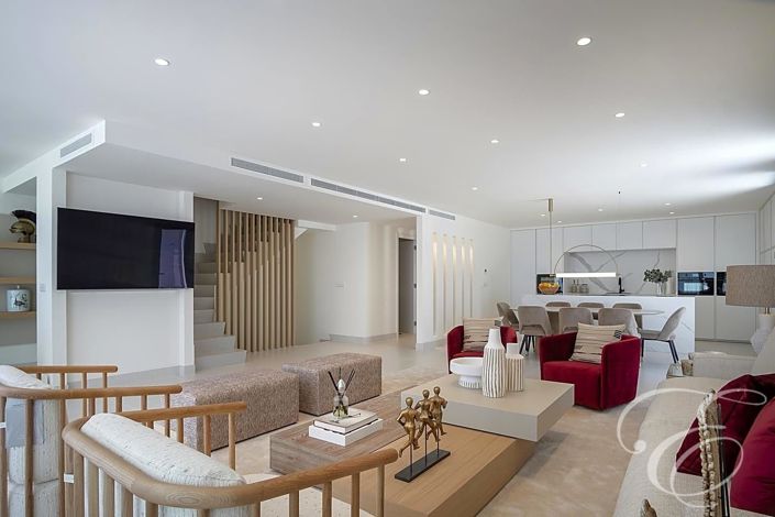 Image No.10-4 Bed Property for sale