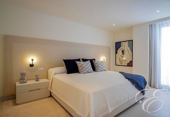 Image No.11-4 Bed Property for sale
