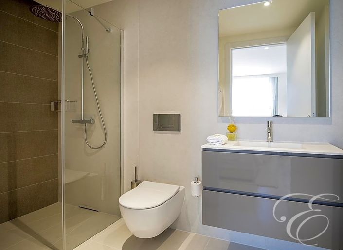 Image No.12-4 Bed Property for sale