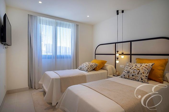 Image No.13-4 Bed Property for sale