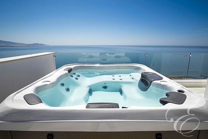 Image No.18-4 Bed Property for sale