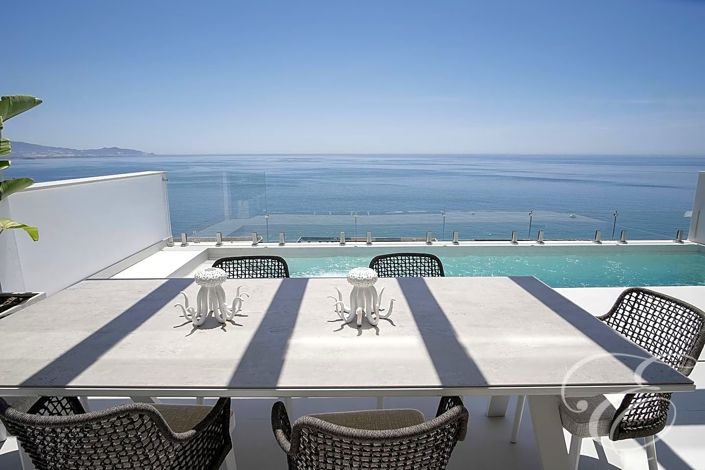 Image No.20-4 Bed Property for sale