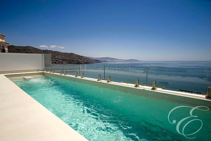 Image No.4-4 Bed Property for sale