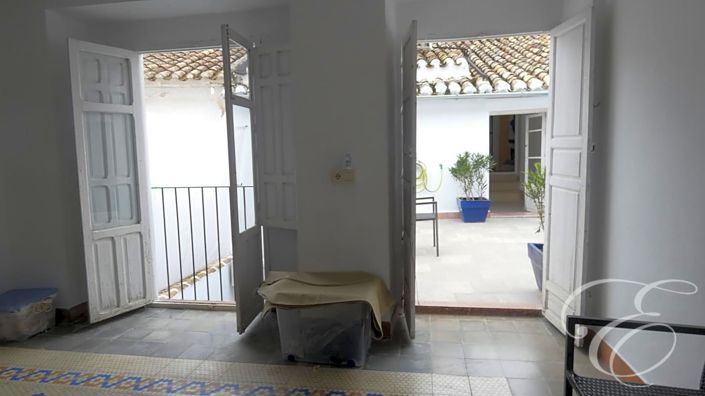 Image No.23-7 Bed Property for sale