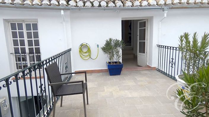 Image No.24-7 Bed Property for sale