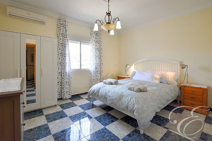 Image No.11-7 Bed Property for sale