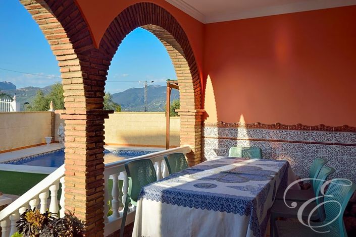 Image No.15-7 Bed Property for sale