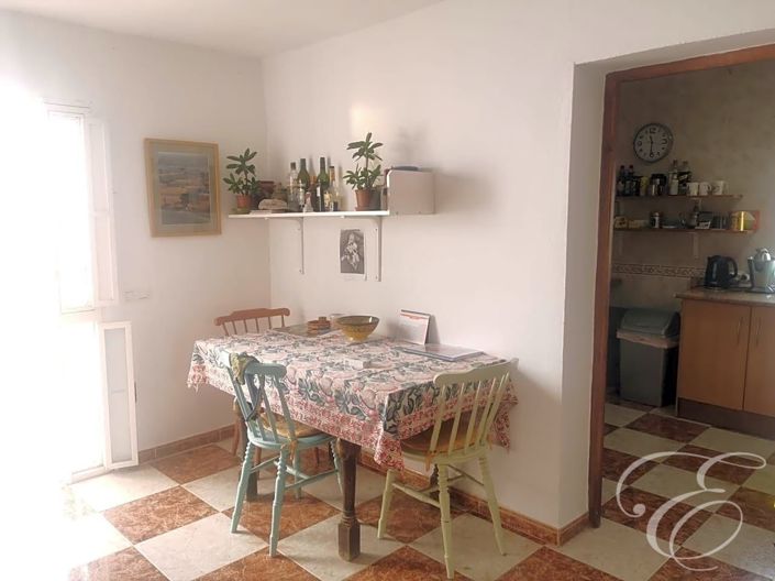 Image No.23-7 Bed Property for sale