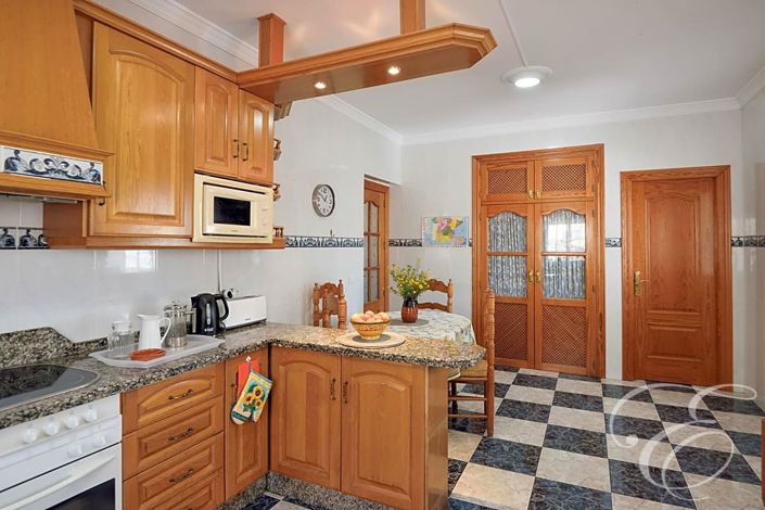 Image No.7-7 Bed Property for sale