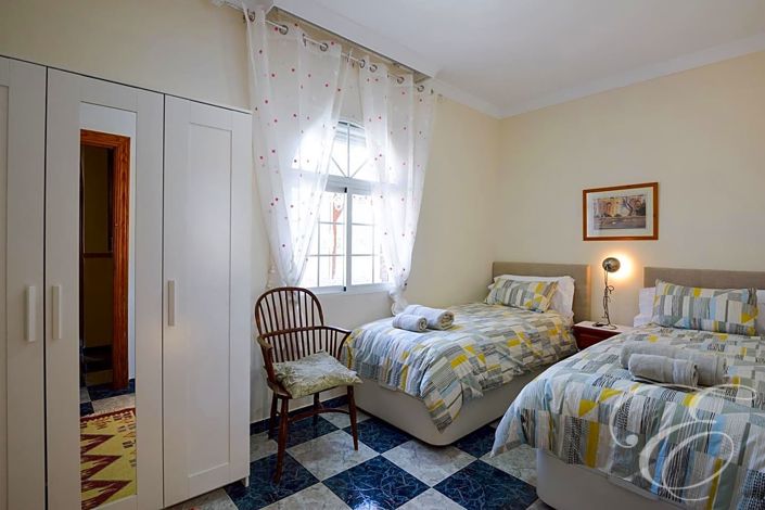 Image No.9-7 Bed Property for sale