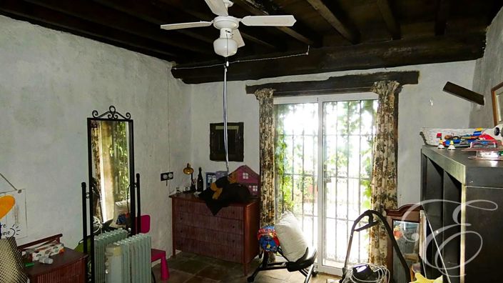 Image No.12-2 Bed Property for sale