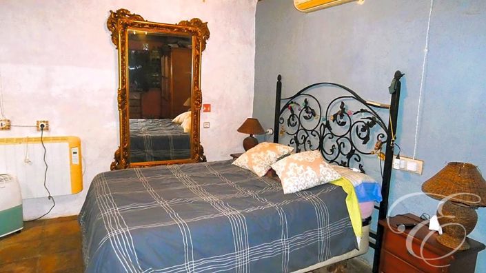 Image No.10-2 Bed Property for sale