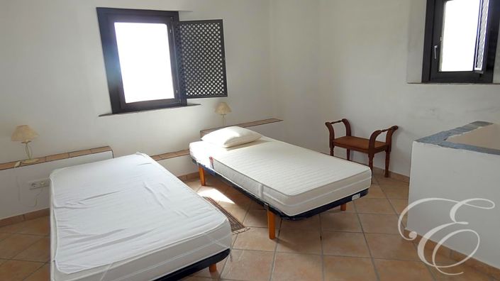 Image No.22-6 Bed Property for sale